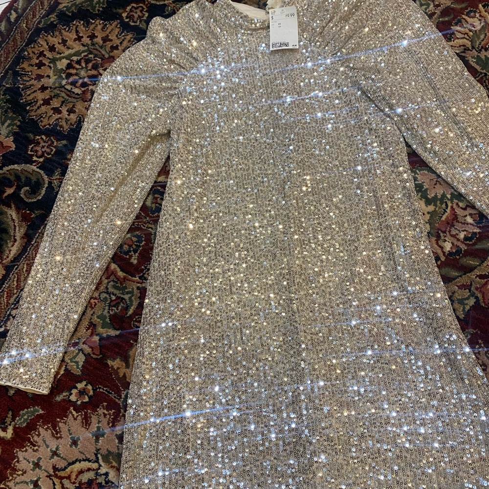 re- silver sequins cocktail dress with poofed sleeves with tag
